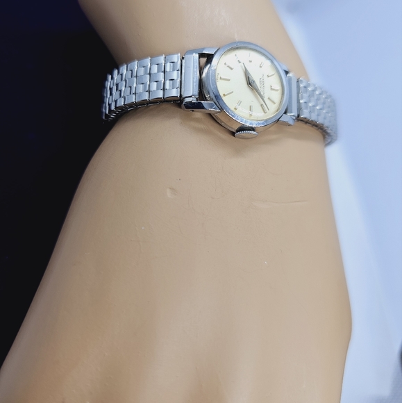 IWC International Watch Co. Ladies Watch - Picture 10 of 16